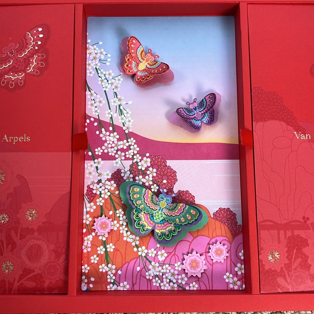 Van Cleef & Arpels 2025 lunar new year red envelope (box + 20 envelopes) - Picture 5 of 12